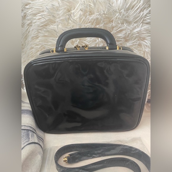 Chanel ⭐️Vintage Patent Leather Vanity Case Crossbody Shoulder Bag⭐️W/card & COA - Picture 2 of 16
